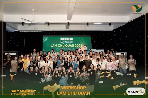Hội trường workshop Làm chủ quán 2026 chụp ảnh chung, kín người tham dự