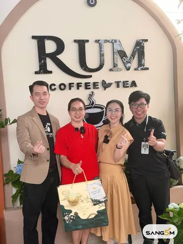 Hồ Đăng Sang đến thăm quán của học viên SaLy Academy sau khoá học
